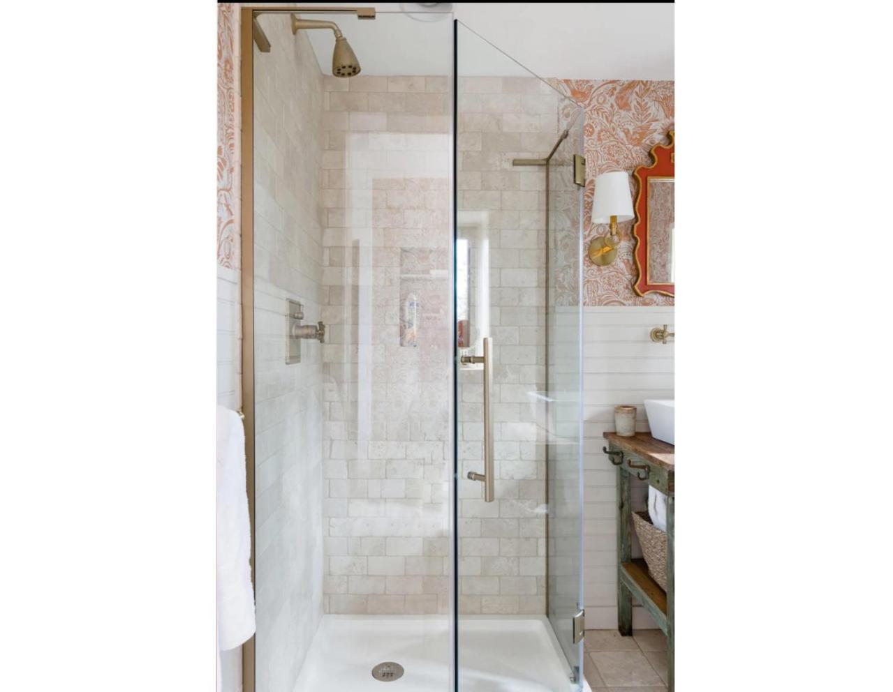 Studio Guest Suite In Forest Cottage Tryon エクステリア 写真
